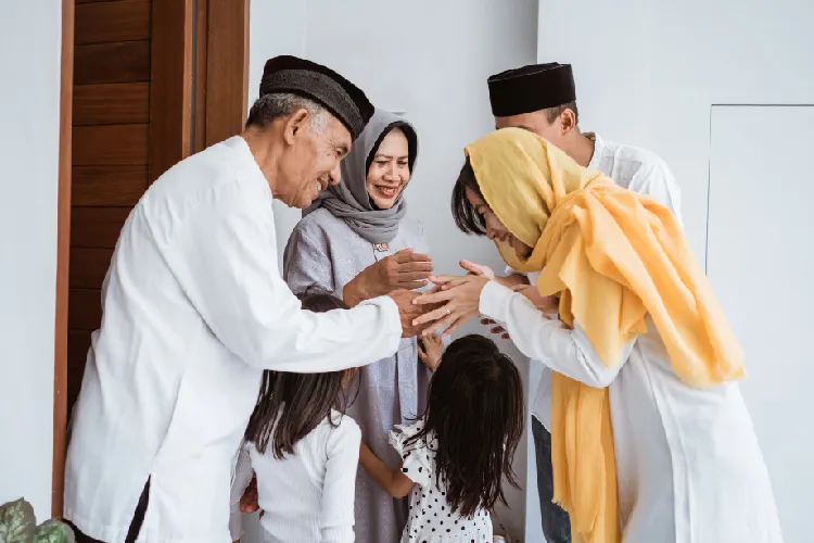 Tradisi Lebaran yang Tak Pernah Pudar: Ud. Elang Jaya, Teman Setia Warga Sampang Selatan
